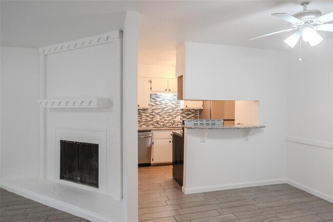 Building Photo - 6038 Northwest Expy