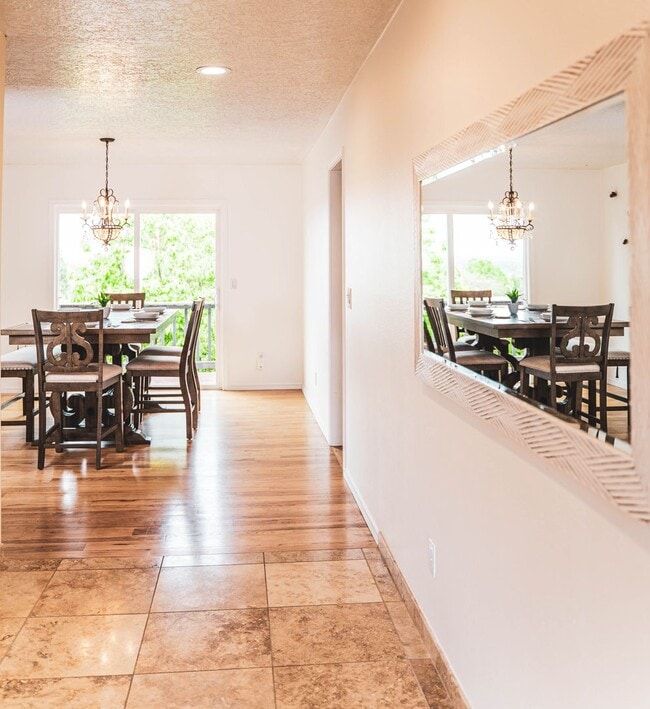 Building Photo - Argay Terrace Day Ranch with Views!