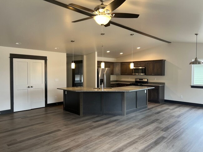 Building Photo - Brand New 3 Bed 2.5 Bath with double attached garage in Belgrade