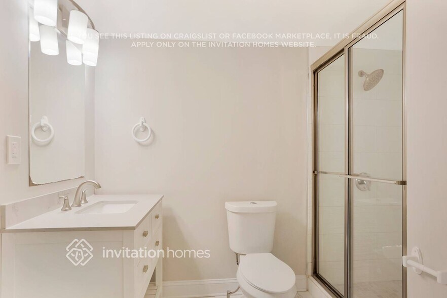 Building Photo - 2805 Mitchell Dr