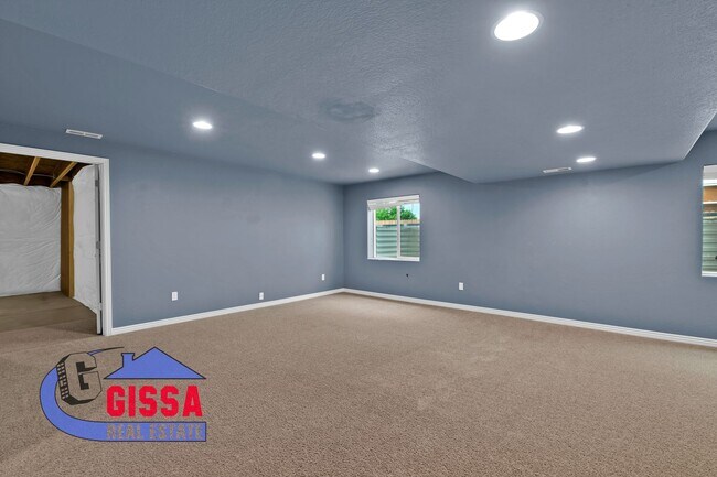 Building Photo - Beautiful ranch style home available to mo...