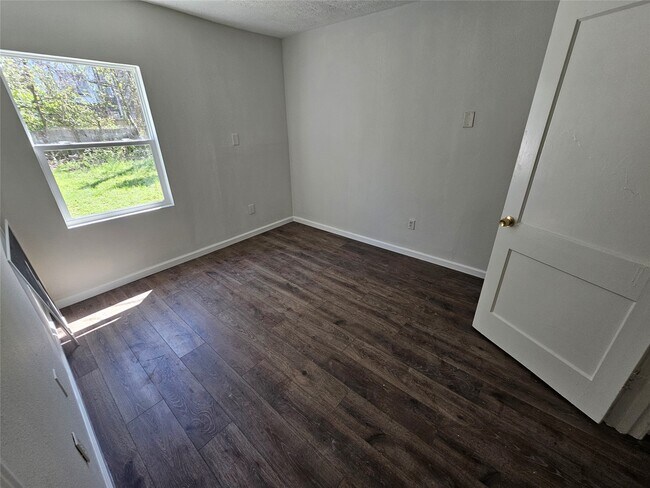 Building Photo - 6015 Beekman Rd