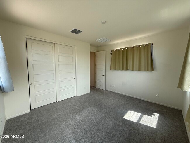 Building Photo - 263 E Lantana Dr
