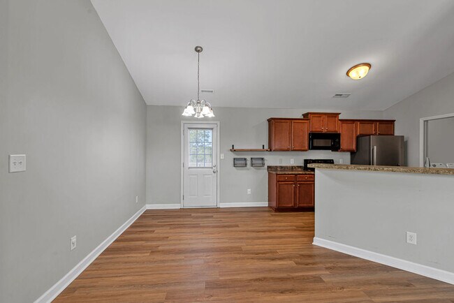 Building Photo - 303 Sinclair Ln