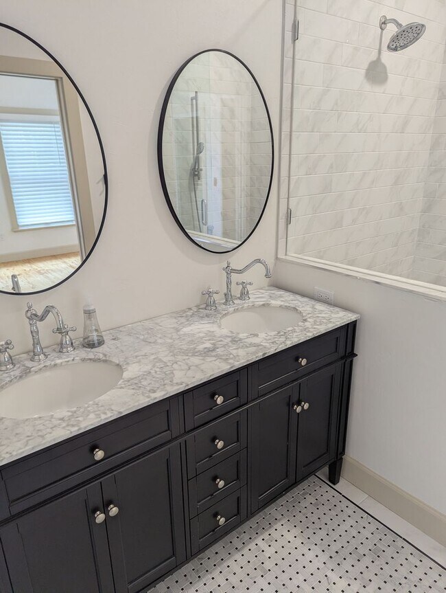 Building Photo - Stunning Fully Renovated 3-Bedroom, 2-Bathroom Cottage-Style Home