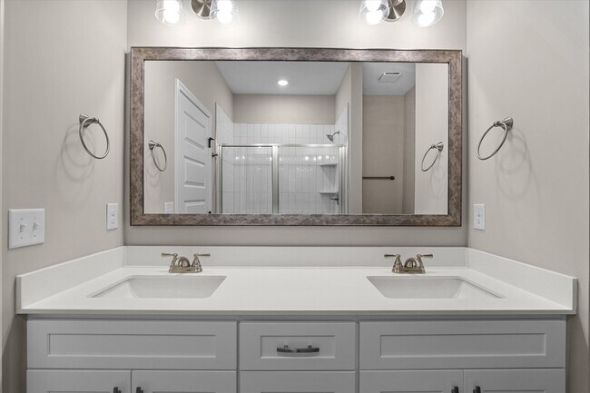 Building Photo - 626 Hope St