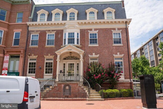 Building Photo - 1426 21st St NW