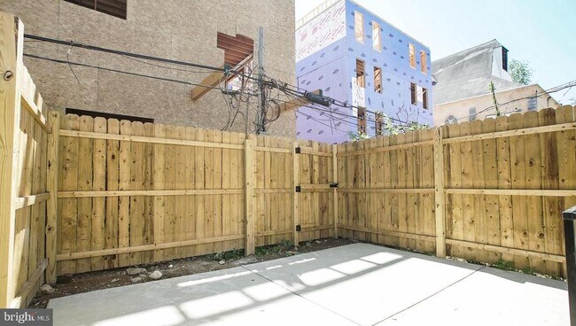 Building Photo - 1753 N Croskey St