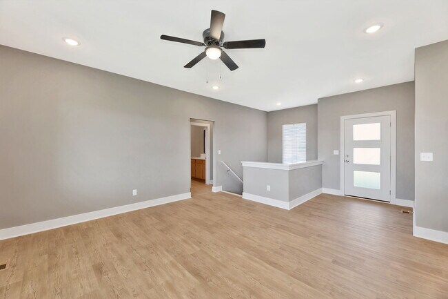 Building Photo - 969 W Long Path Ct