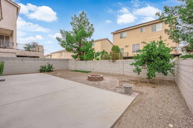 Building Photo - Beautiful 3 Bedroom Home!