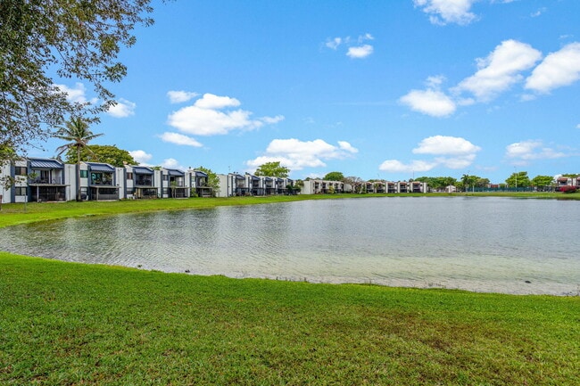 Building Photo - 510 W Park Dr