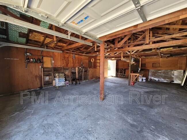 Building Photo - 2212 Paul Ave