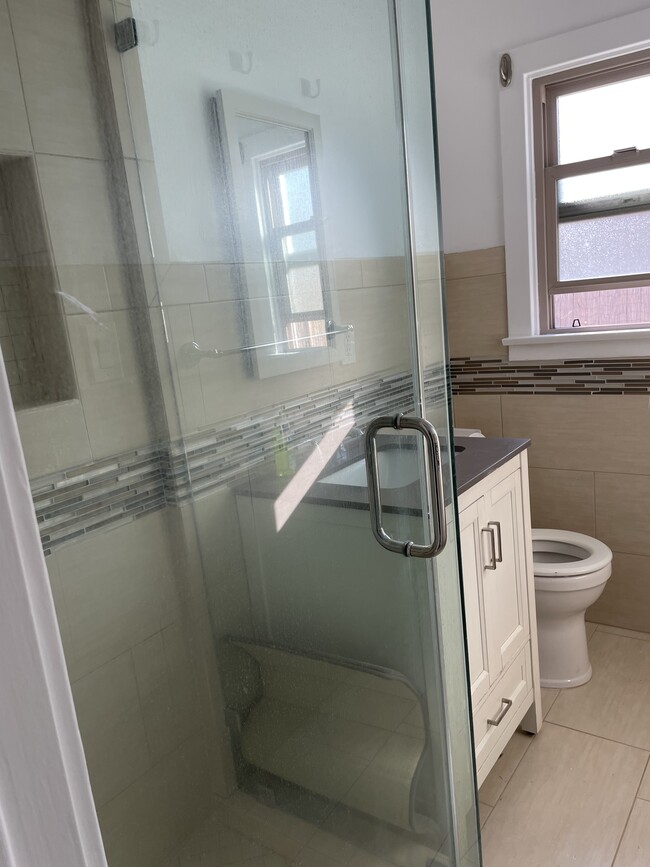 Shower - 24683 Woodward Ave