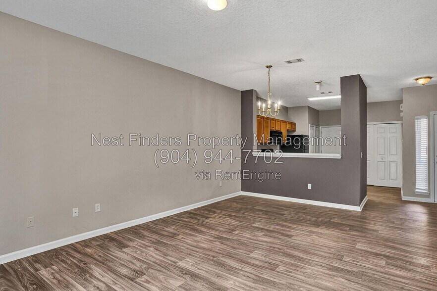 Building Photo - 518 Scrub Jay Dr