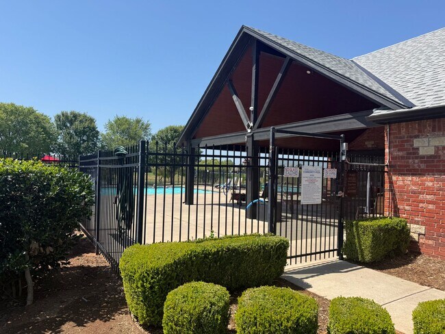 Building Photo - 3 bed plus office, Neighborhood amenities include a neighborhood pond, Pool and playground!