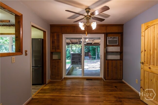 Building Photo - 1037 College Station Rd