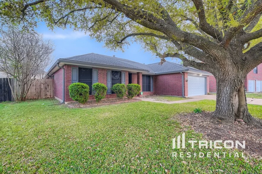 Building Photo - 6338 Northland Dr