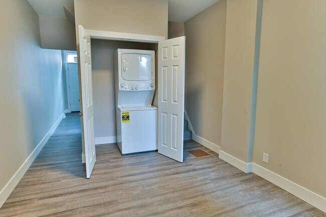 Building Photo - 2 Bedroom Single Family on N 4th St