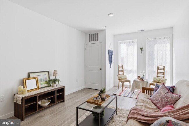 Building Photo - 915 N Broad St