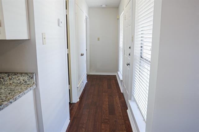 Building Photo - 1302 Crescent St