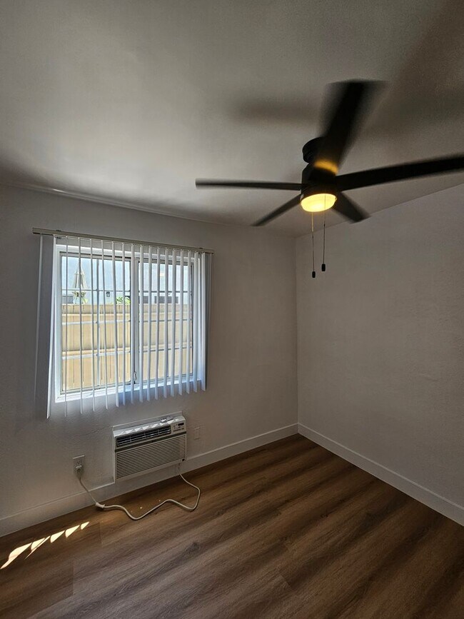 Building Photo - 245 E Ave 38