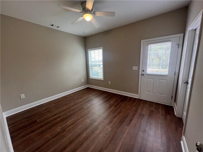 Building Photo - 1027 Park Hill Dr