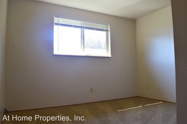 Building Photo - 925-931 NW Sequoia Ave