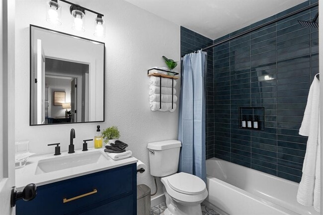 Building Photo - 1315 Southport Dr