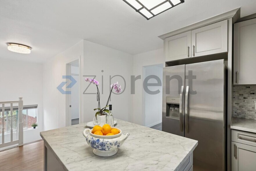 Building Photo - 2204 E 24th St