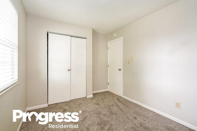 Building Photo - 3628 Valley Lake Dr