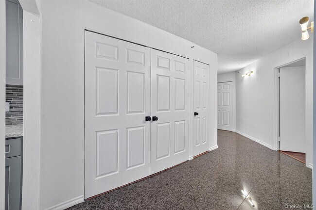 Building Photo - 25 Rockledge Ave