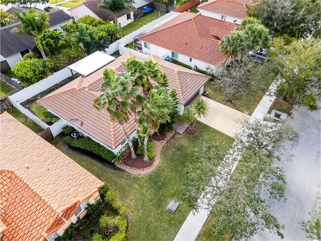 Building Photo - 16894 Crestview Ln