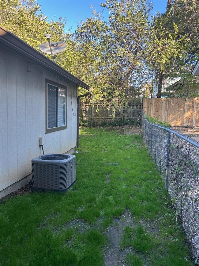 Building Photo - 4600 Brown Bark Pl