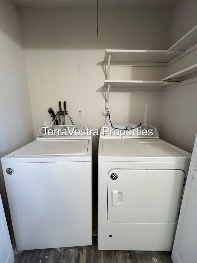 Building Photo - 23 Spar Dr