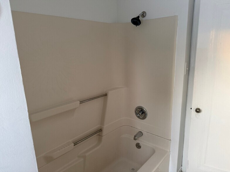 Building Photo - 236 Glenmont Rd