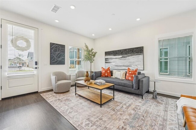 Building Photo - 6300 W Memorial Rd