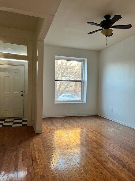 Building Photo - 1832 Green St