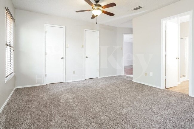 Building Photo - 2320 Sundrop Ct