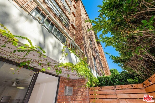 Building Photo - 1440 Veteran Ave