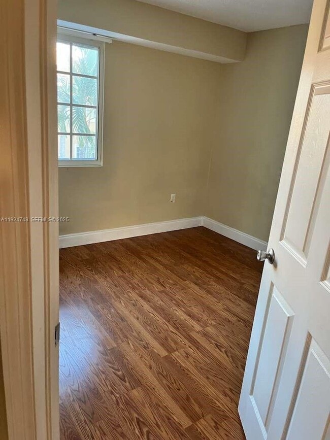 Building Photo - 2891 NE 185th St