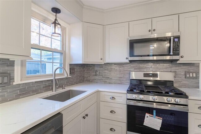 Building Photo - 149 Ledyard Dr