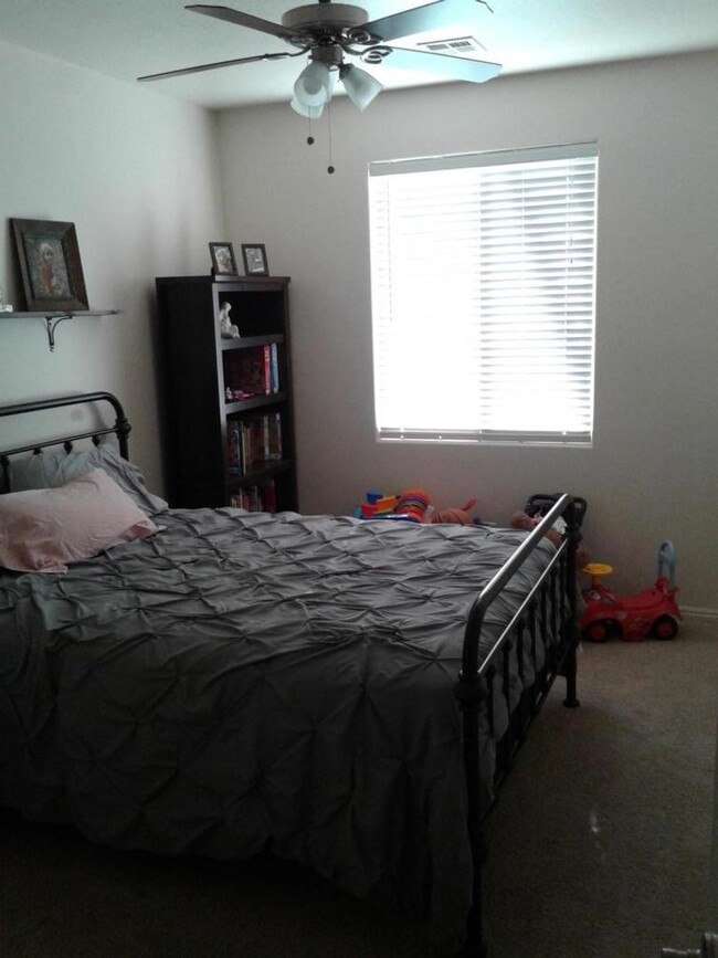 Building Photo - 3 bed 2 bath in Coral Canyon