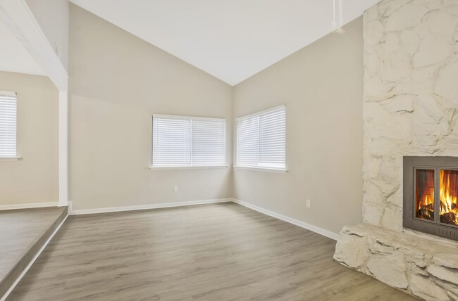 Building Photo - 4061 Oak Stone Dr