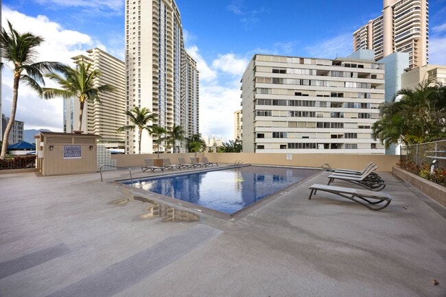 Building Photo - Luxury Waikiki Living with Panoramic Ocean & Sunset Views