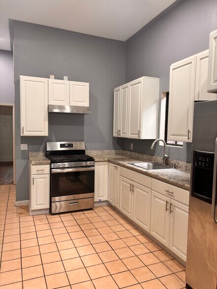 Building Photo - 3221 Helen St