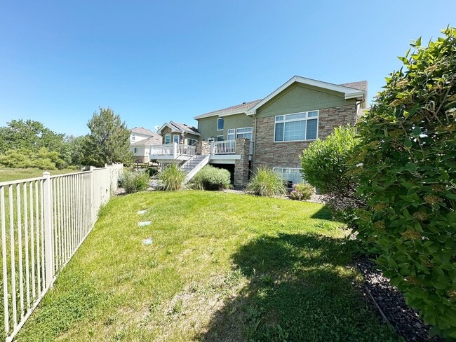 Building Photo - Bright, Spacious 2-Bedroom Home in Aurora with Room to Grow