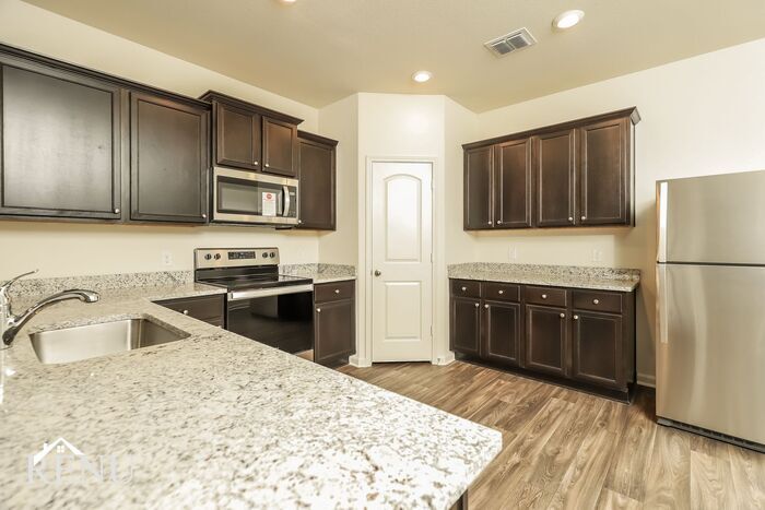 Building Photo - 11002 Chatham Ct