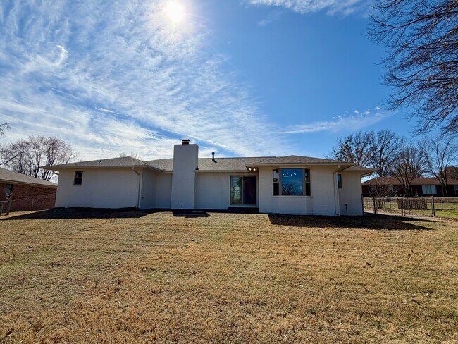 Building Photo - Beautifully Remodeled 3 Bedroom 2 Bathroom Home Available for Rent