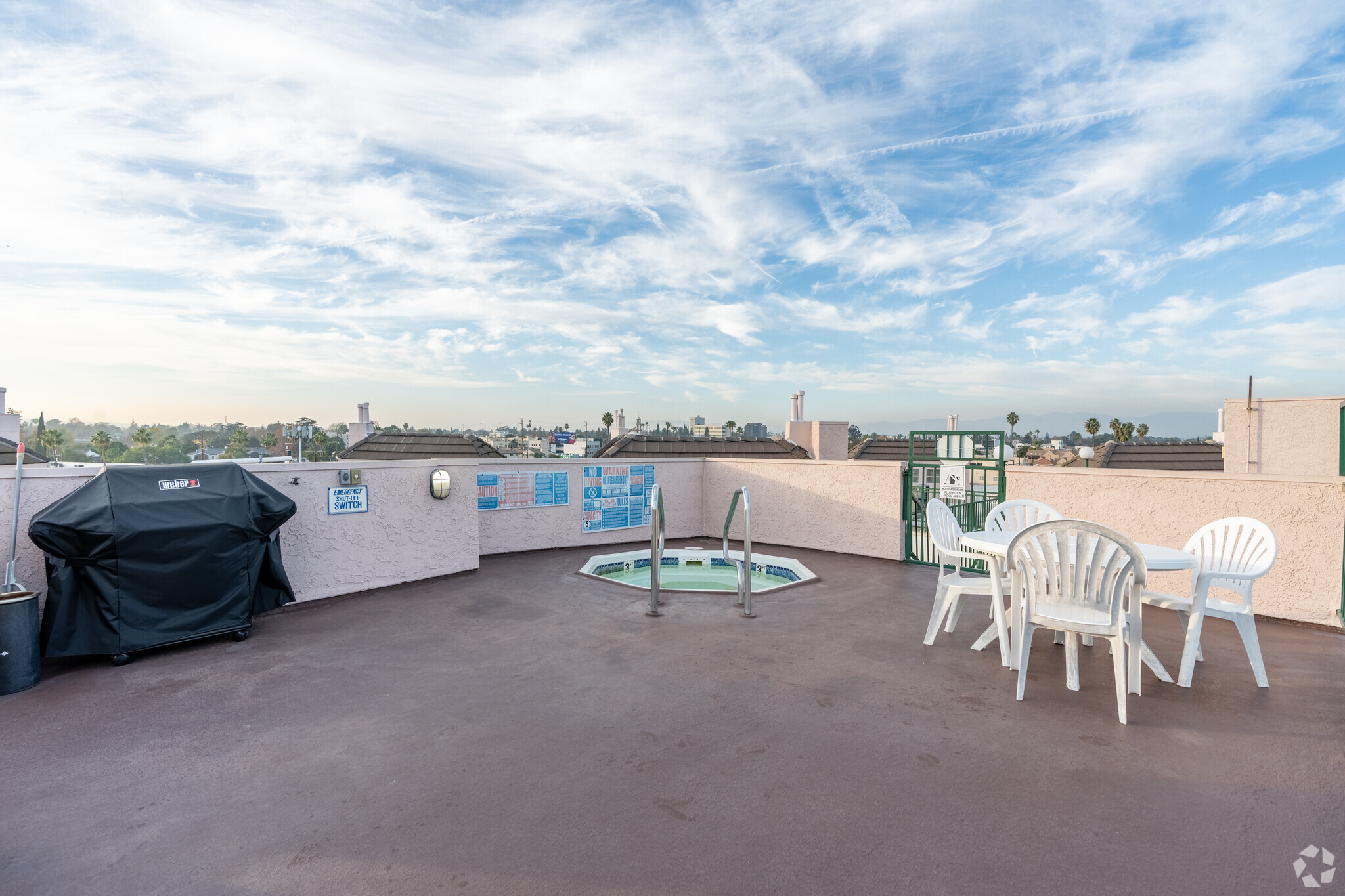 Rooftop Spa - Studio Heights Apartments