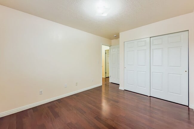 Building Photo - Modern 3 Bed, 2 Bath Home with LVP Flooring & 2-Car Garage! - Available NOW!